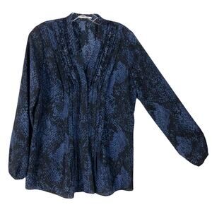 NWOT TAHARI Top S Black-Blue Snakeskin Pleated Snaps Long-Sleeve Henley Crepe